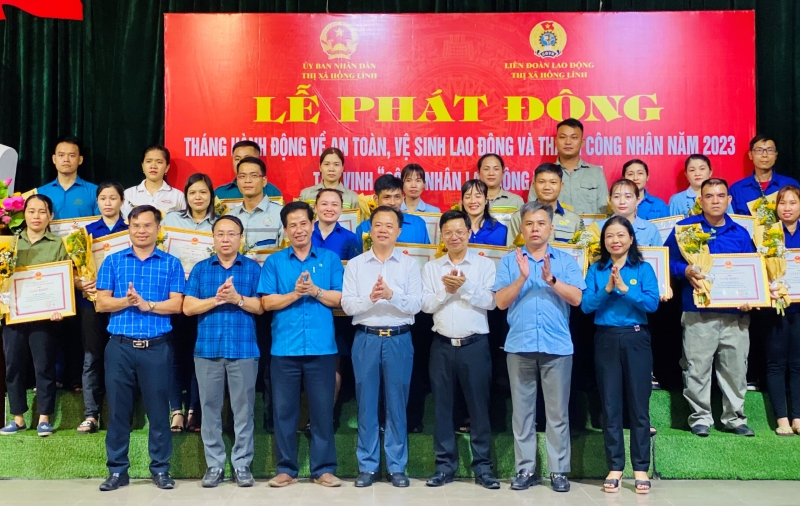 Thị xã Hồng Lĩnh: Phối hợp tổ chức Lễ phát động Tháng ATVSLĐ và Tháng Công nhân năm 2023 ; đối thoại giữa lãnh đạo thị xã và công nhân lao động